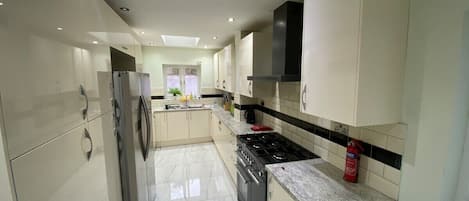 Mini-fridge, microwave, oven, stovetop