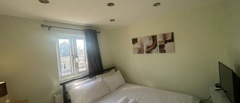 Double Room, Shared Bathroom (4) | Egyptian cotton sheets, premium bedding, memory foam beds