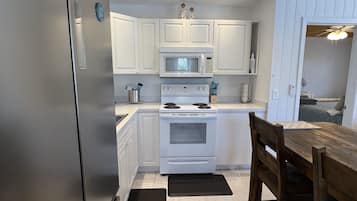 Frigorífic, microones, forn i placa de cuina