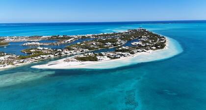 Wonderful 2 Bedroom 2 Bath Ocean Villa just quick walk from Treasure Cay Beach!