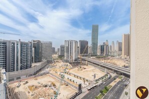 شقة فاخرة - بشرفة - منظر للقناة | إطلالة على المدينة