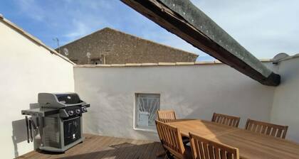 Maison de village avec terrasse tropezienne proche des plages