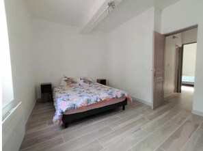 4 soverom, strykejern/-brett, reiseseng for barn og wi-fi (inkludert)