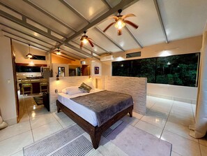 Suite estudio de lujo, balcón, vistas al mar | Escritorio y wifi gratis