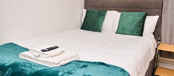 Snooze Luxe House Room 3