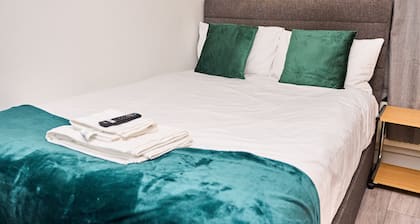 Snooze Luxe House Room 3