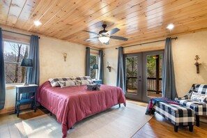 4 bedrooms, desk, free WiFi, bed sheets