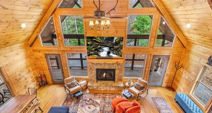 Riverbend Retreat-Riverfront/Hot Tub/Firepit/Kayak/Indoor-Outdoor Pools/Games