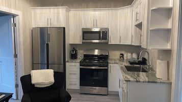 Micro-ondes, four, plaque de cuisson