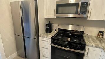 Micro-ondes, four, plaque de cuisson