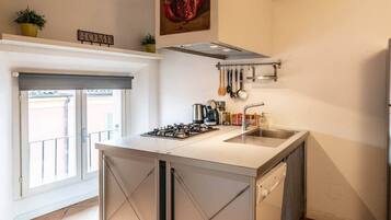 Réfrigérateur, four, plaque de cuisson, lave-vaisselle