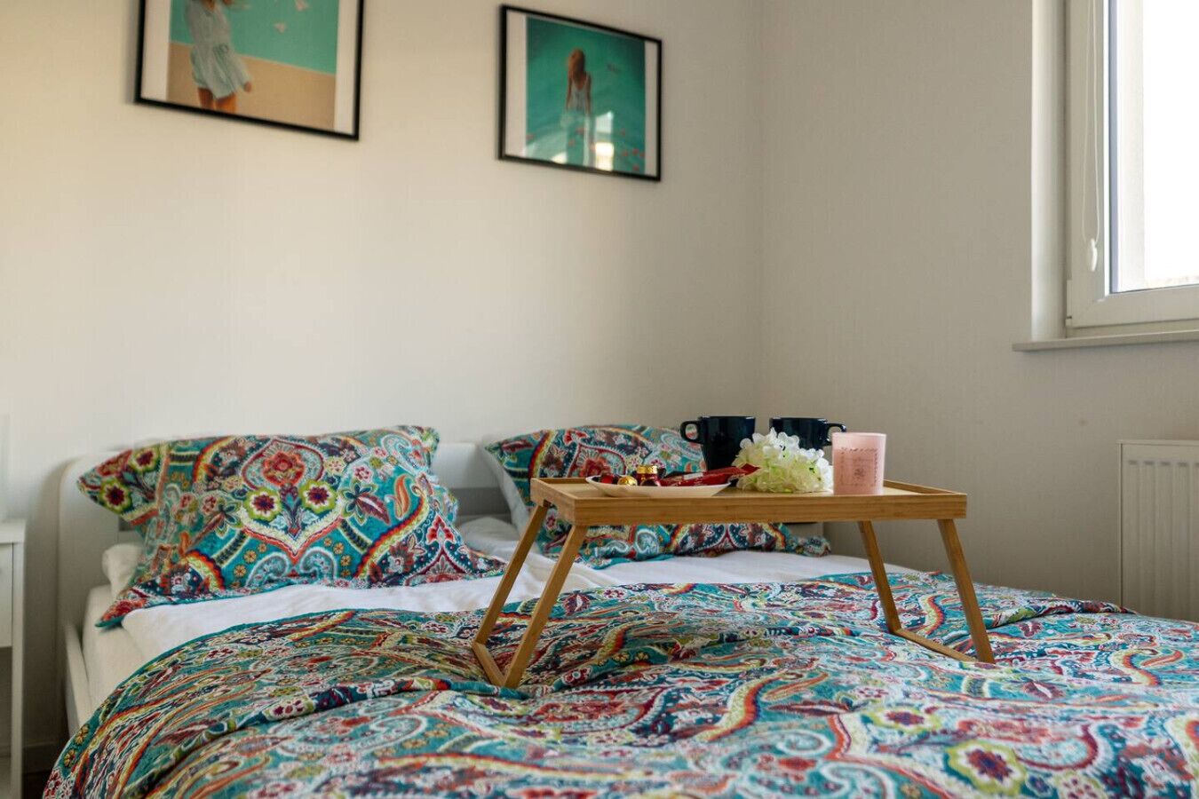 2 quartos, escrivaninha, ferros/tábuas de passar roupa