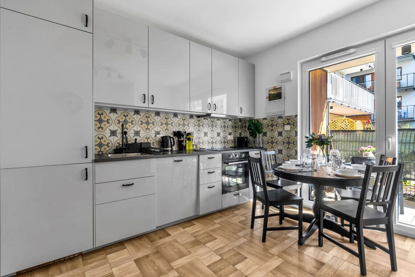 Fridge, oven, stovetop, dishwasher