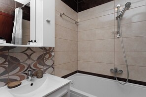Hårtørrer, bidet, håndklæder, Sæbe
