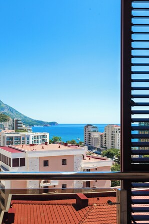 Interior - Three bedroom spacious apartment in Bečići (Becici)