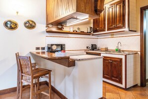 Frigorifero, forno, piano cottura, lavastoviglie