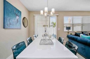 Dining - Compass Bay - Big Vacation Homes (Kissimmee)