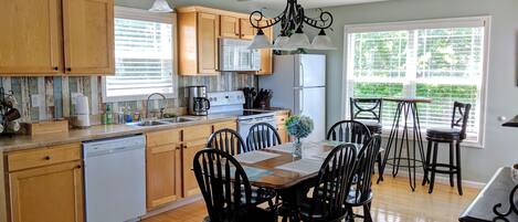 Mikrowelle, Ofen, Herdplatte, Geschirrspüler