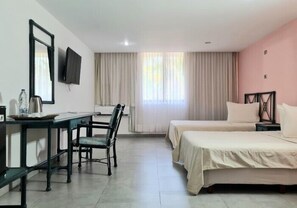 Laptop workspace, rollaway beds, bed sheets - Koral OHS Hotel & Marina en Tucacas (Tucacas)