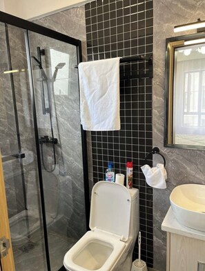 Handtücher, Seife, Toilettenpapier