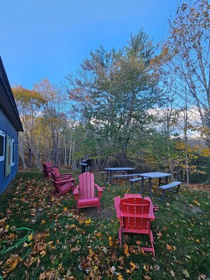 Outdoor dining - Blueberry Cottage (Southwest Harbor)