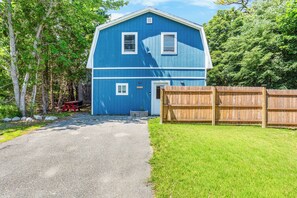 Exterior - 5min. Walk to Town, 5min. drive to Acadia National Park (Southwest Harbor)
