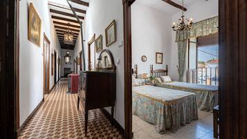 7 bedrooms, iron/ironing board, free WiFi, bed sheets