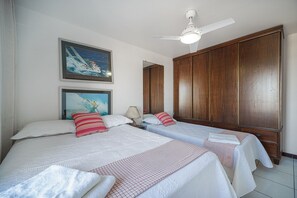 3 habitaciones, cortinas blackout y tabla de planchar con plancha 