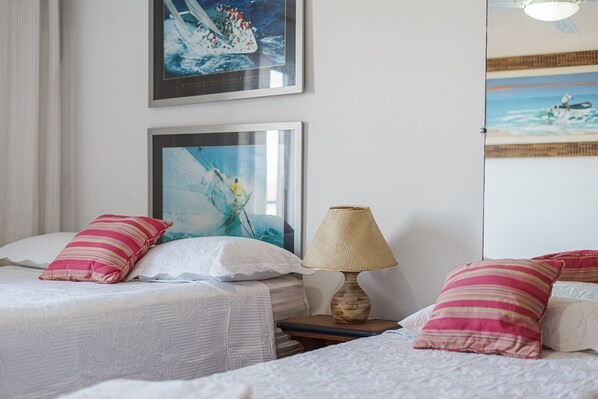 Lägenhet Deluxe - 3 sovrum - luftkonditionering - havsutsikt | 3 sovrum, mörkläggningsgardiner, strykjärn/strykbräda och gratis wi-fi