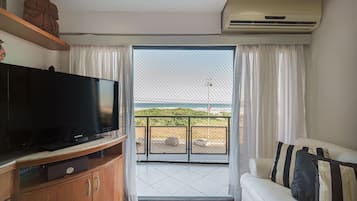 Apartamento luxo, 3 quartos, ar-condicionado, vista para o mar | Área de estar