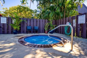 Outdoor spa tub - Tropical & Lush Paradise Vistas (Kihei)