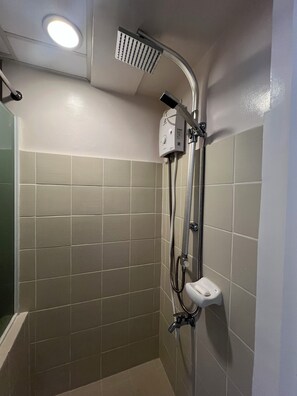 Shower, bidet, towels, soap