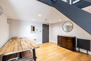 Dining - Stylish Stoke Newington Retreat w/ Terrace (London)