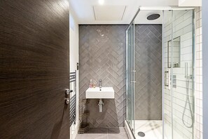 Bathroom - Stylish Stoke Newington Retreat w/ Terrace (London)