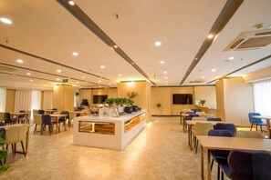 A hotel lobby with a reception desk, seating area, and a large window. - Starway Hotel (Bozhou Wanda Plaza) (Bozhou)