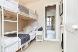 4 habitaciones, tabla de planchar con plancha y wifi gratis