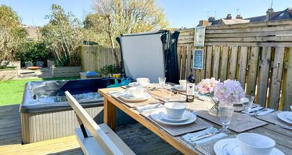 Relaxed Luxury by the Sea with Hot Tub!