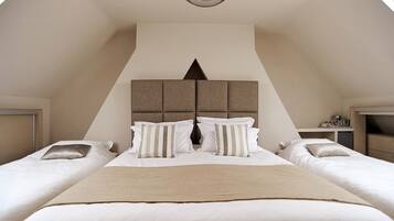 4 bedrooms, iron/ironing board, free WiFi, bed sheets