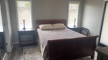 3 chambres, fer et planche à repasser, Wi-Fi gratuit, draps fournis