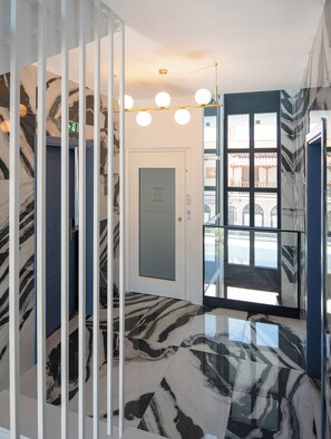 Interior - Acropol Golden Suites (Neos Marmaras)