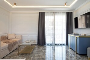 Soundproofing, free WiFi, bed sheets