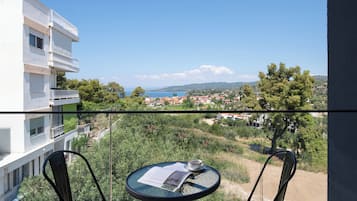 Apartamento Deluxe, balcón, vistas al mar | Vistas desde la habitación