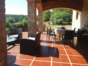 Casa, 4 habitaciones, piscina privada, vistas al jardín | Fachada del alojamiento