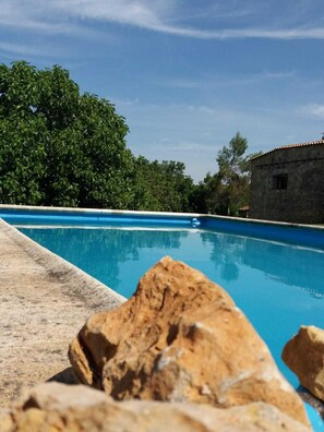 Casa, 4 habitaciones, piscina privada, vistas al jardín | Piscina | Una piscina al aire libre