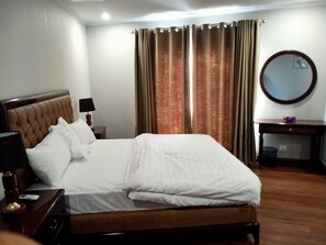 3 habitaciones, tabla de planchar con plancha y wifi gratis 
