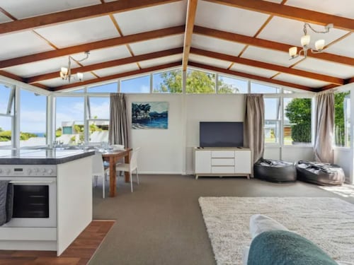 Kinloch Lake - Taupō Holiday House