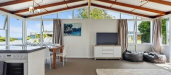 Kinloch Lake - Taupō Holiday House