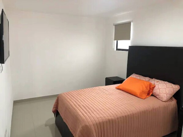 2 chambres, fer et planche à repasser, Wi-Fi, draps fournis
