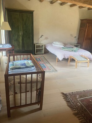 3 Schlafzimmer, Schreibtisch, Bügeleisen/Bügelbrett, kostenloses WLAN