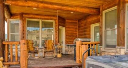 Beautiful 3bed 4bath cabin with Hot Tub. Close to Ski, Golf, Fish, Hike, 4x4